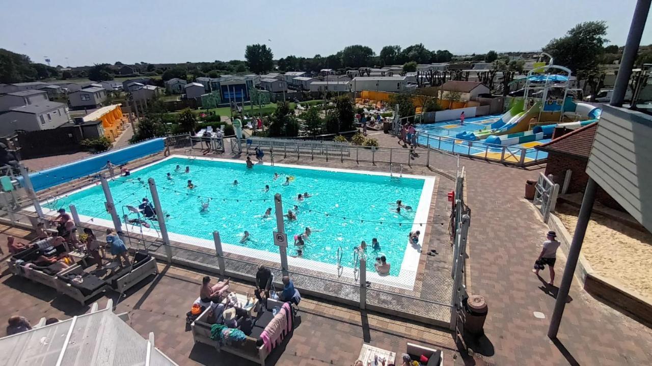 Memories Made Hotell Selsey Exteriör bild