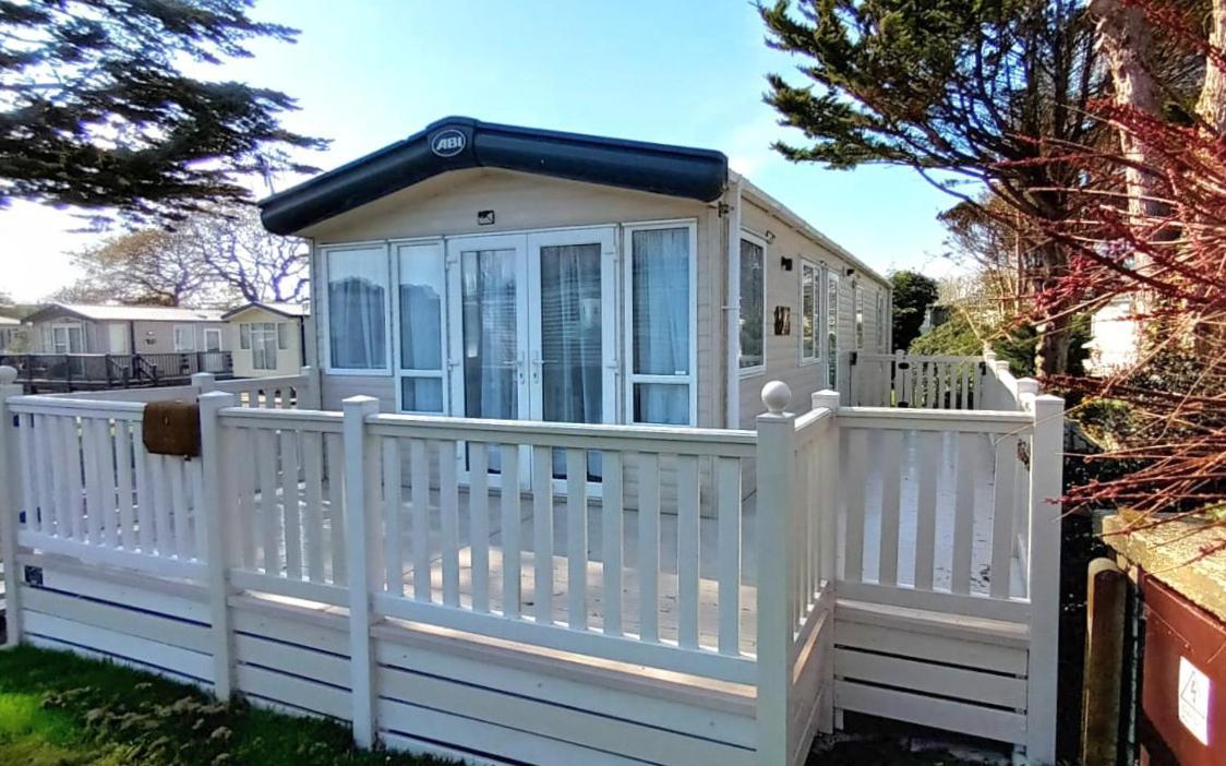 Memories Made Hotell Selsey Exteriör bild